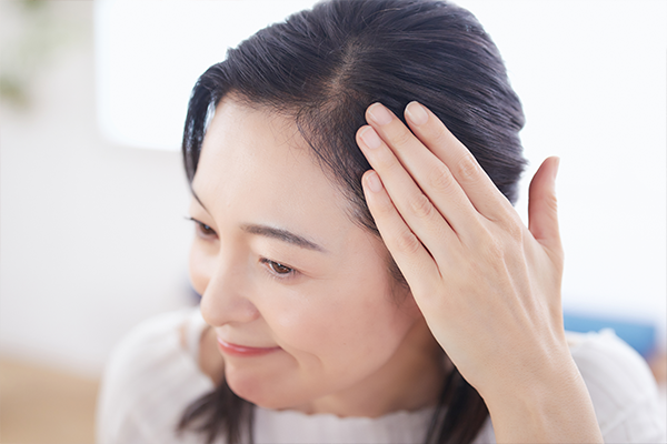 薄毛が気になり、人の目線が気になって、目を合わせるのが嫌になった…